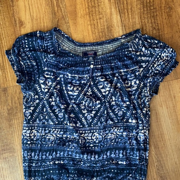 Chaps blue and white Aztec design short sleeve banded top size petite medium - Picture 2 of 6
